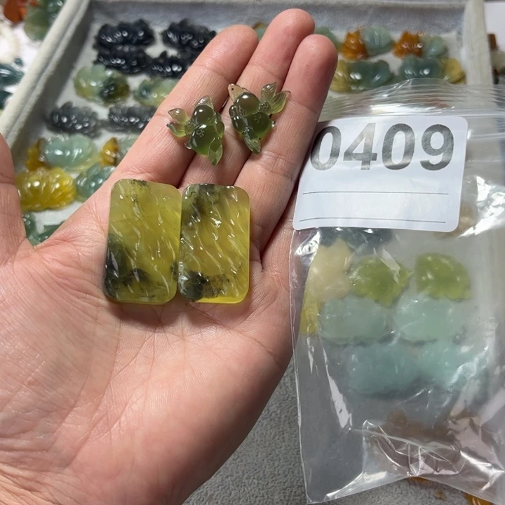 仙***女蛇纹石玉合金耳饰