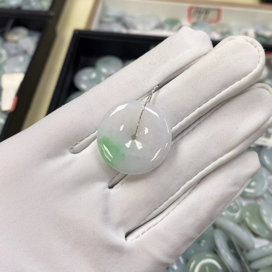 翡翠颈饰未镶嵌平安扣