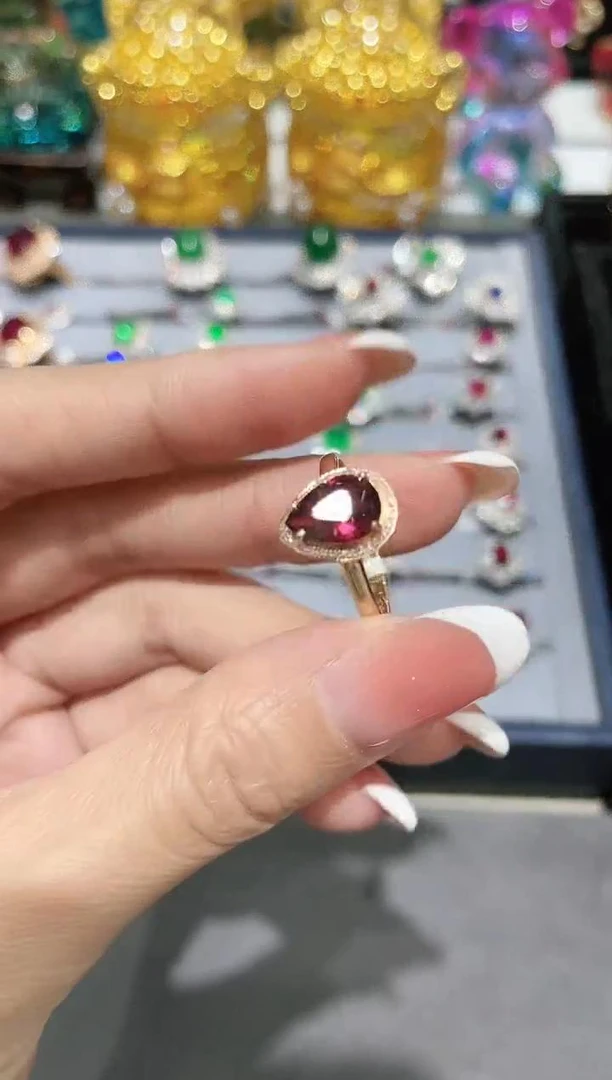 18K金镶嵌碧玺戒指