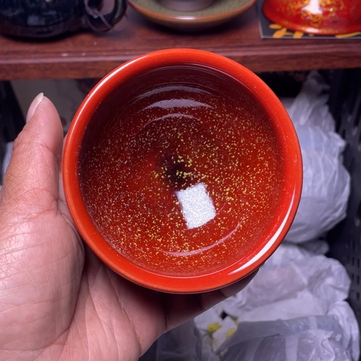 茶盏我在等一位老大爷