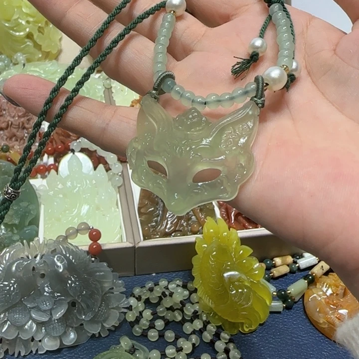 未镶嵌蛇纹石玉吊坠