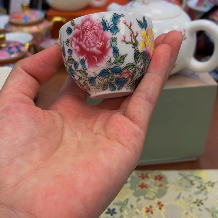 花花绿绿地在火山直播