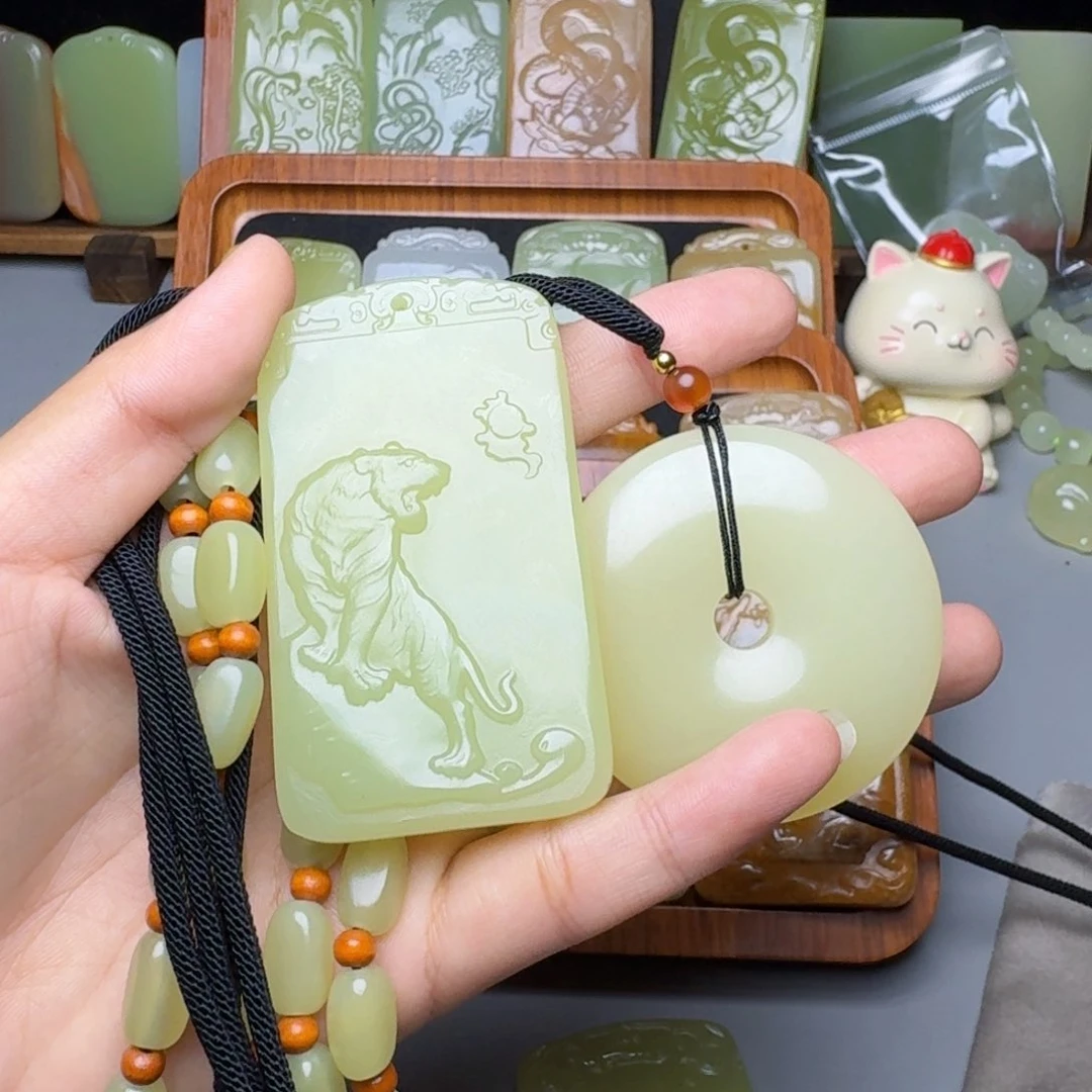 新疆昆仑山料生肖虎