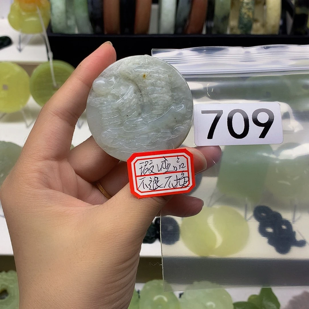 蛇纹石玉颈饰未镶嵌