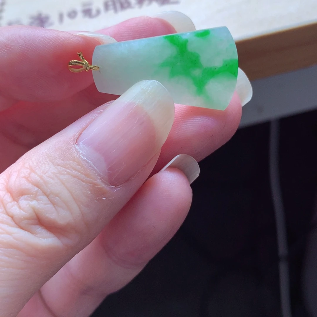 翡翠颈饰18K金镶嵌吊坠