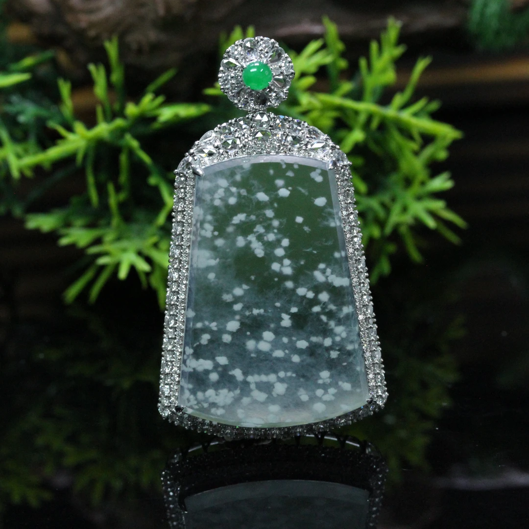 天然缅甸翡翠A货18K白金镶白冰岁月静好无事牌吊坠/01026073/拍卖