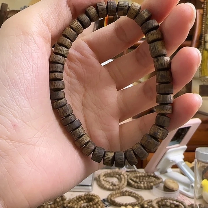 香料2号张勺子棋楠片片珠单圈手串5克