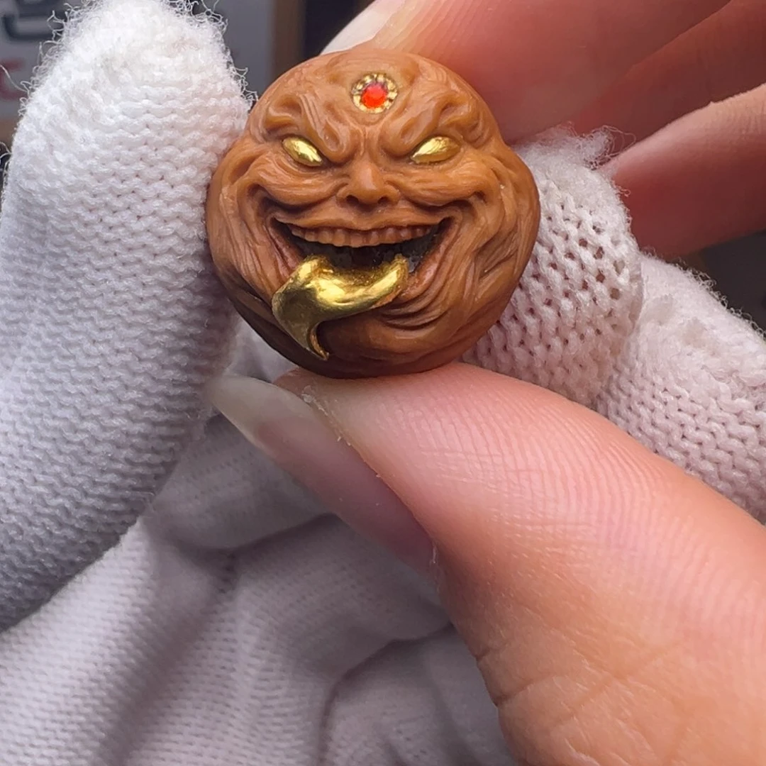 猴头核桃把件精修镶嵌金18左右尺寸舔僧全品有正常封口线