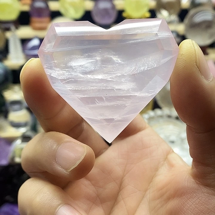 石材天然粉水晶爱心摆件