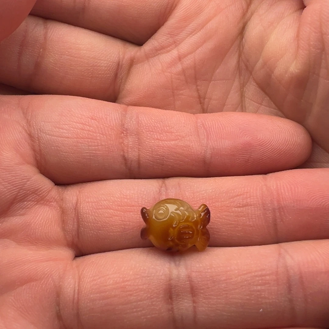 蜜蜡未镶嵌颈饰小鱼提溜（打孔不退换）