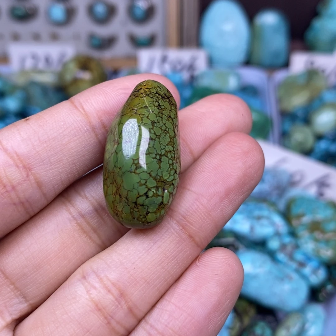 绿松石未镶嵌颈饰