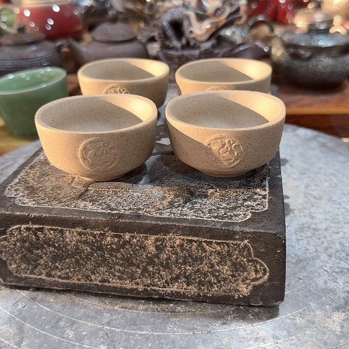 主人杯一个，瓷。。品茗
