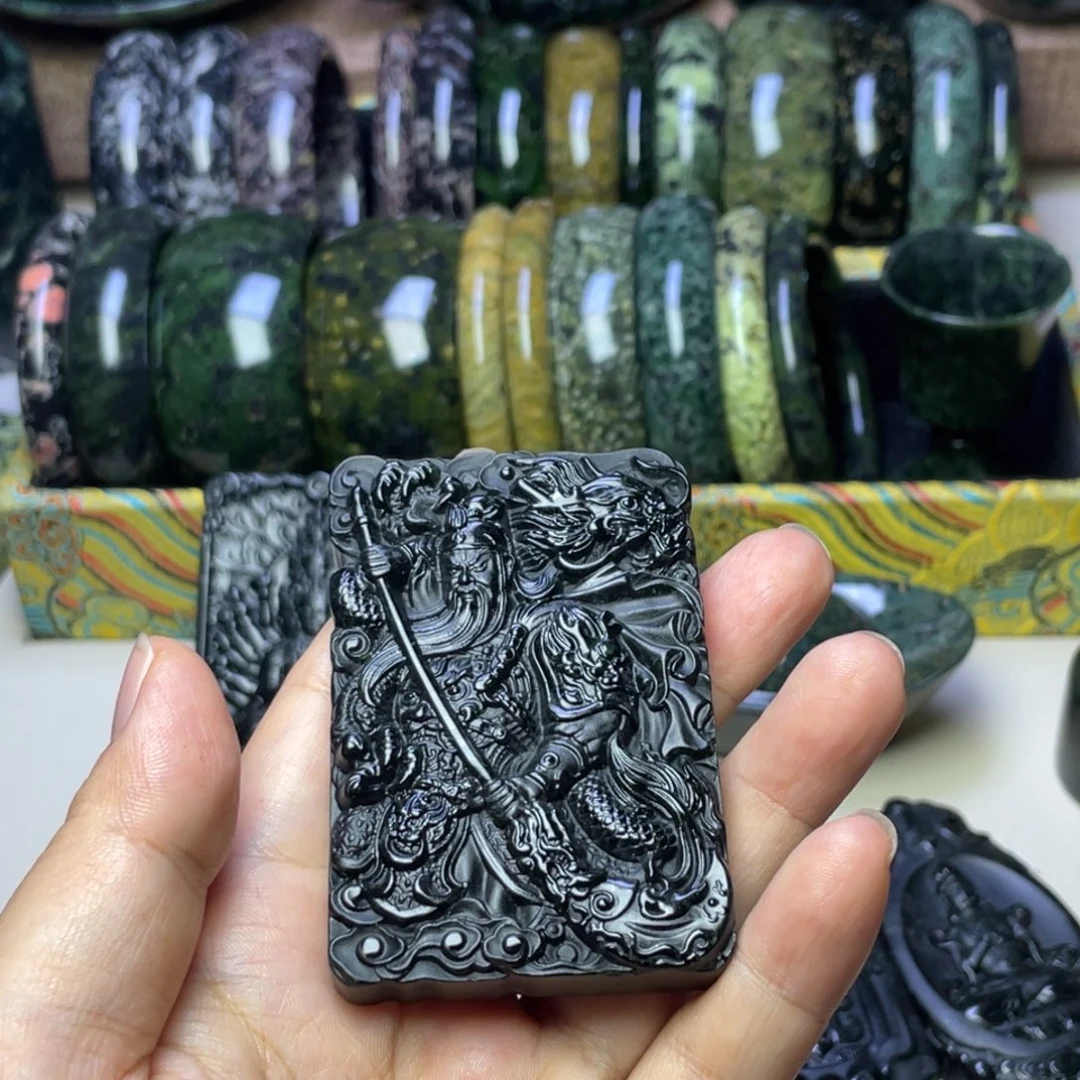 睿***涂蛇纹石玉未镶嵌颈饰