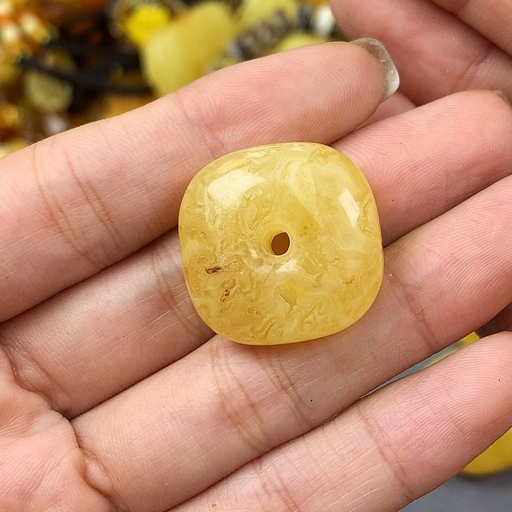 未镶嵌琥珀珠宝奇石