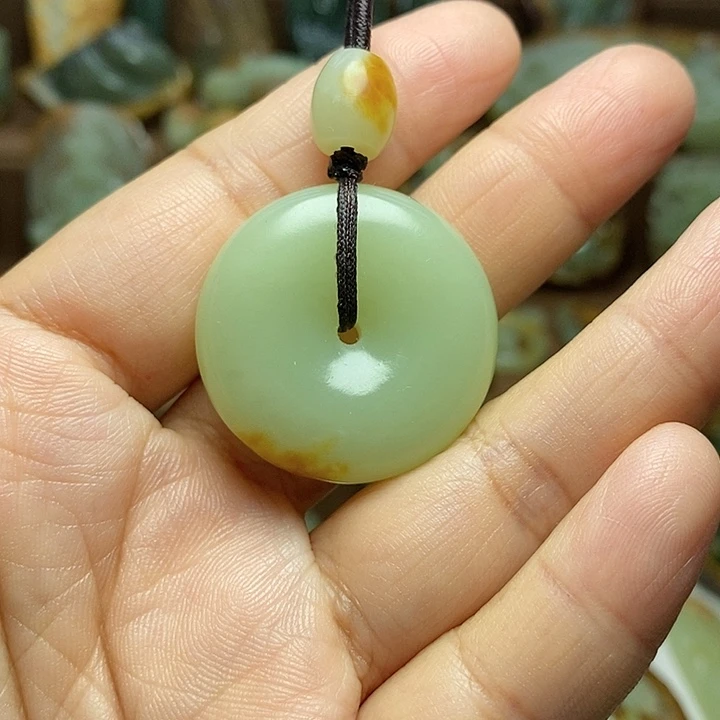 岫岩河磨玉（透闪石质玉）未镶嵌颈饰