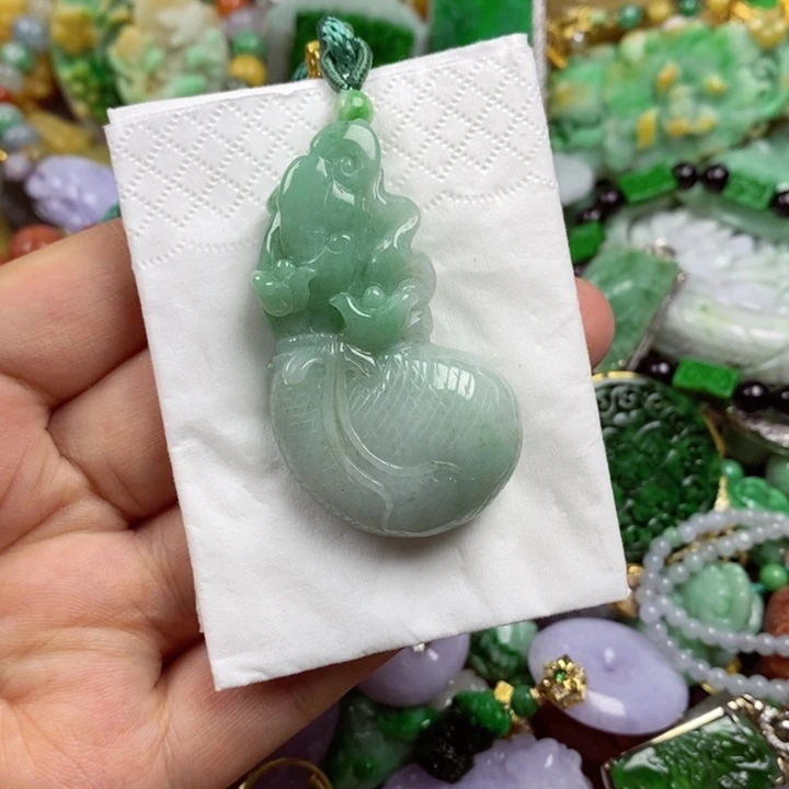 翡翠未镶嵌吊坠(赠链)