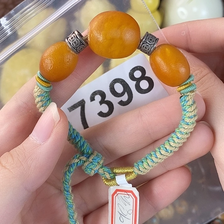 蜜蜡未镶嵌珠宝奇石