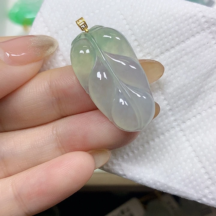 翡翠18K金镶嵌颈饰挂件
