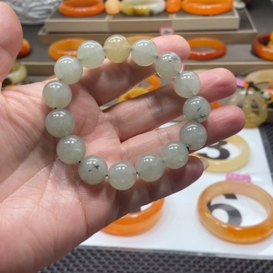 未镶嵌石英质玉（黄龙玉）手镯