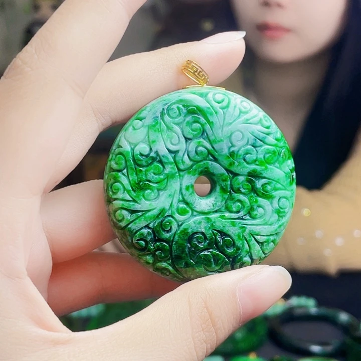 翡翠18K金镶嵌颈饰多样性