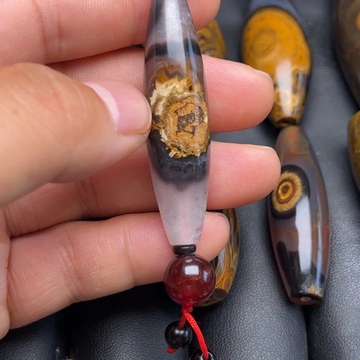 大***森颈饰未镶嵌石英质玉