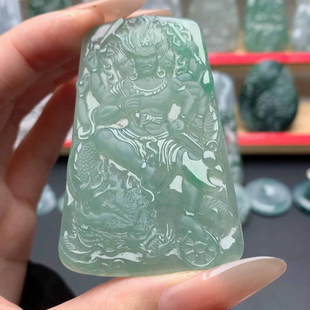翡翠未镶嵌颈饰不动明王