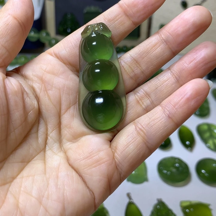 如***闻未镶嵌岫玉颈饰吊坠
