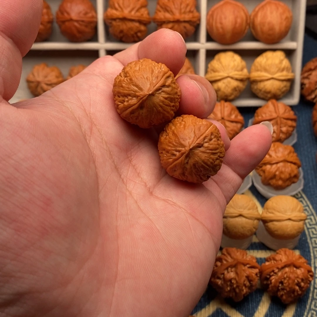 把件文玩核桃绣球