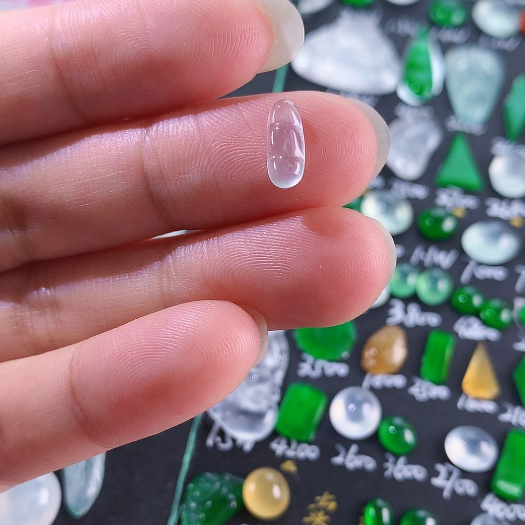 翡翠颈饰未镶嵌天然翡翠高冰豆子