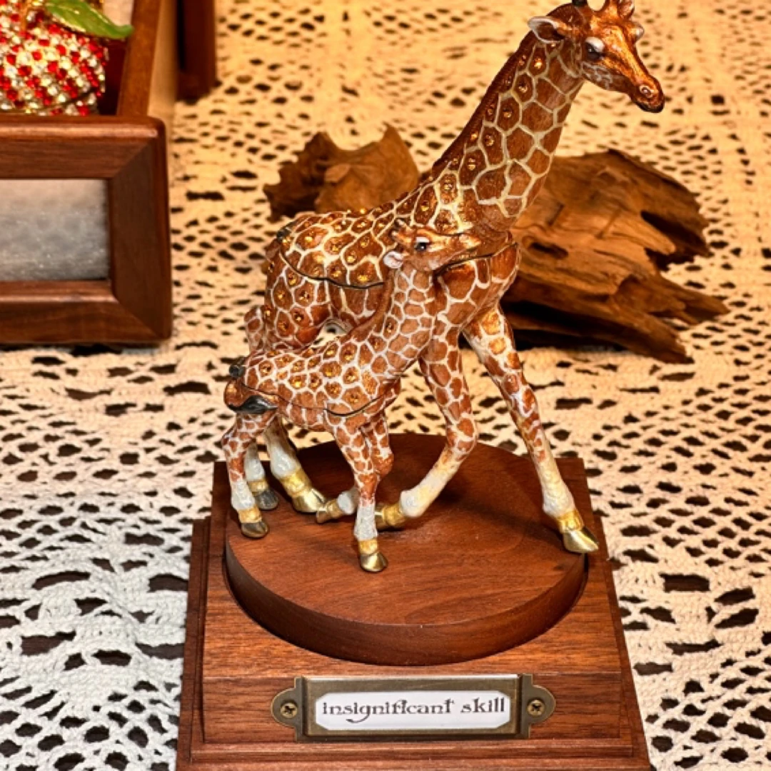 19珐琅彩摆件合金摆件珠宝盒