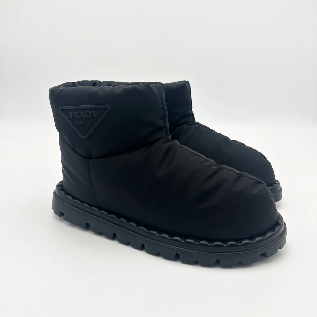 未使用 Prada/普拉达 （全新）prada/37码/黑色三角标雪地靴/pp0692