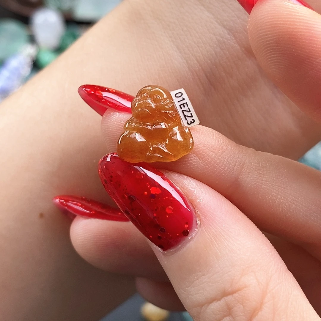 翡翠未镶嵌颈饰猴子