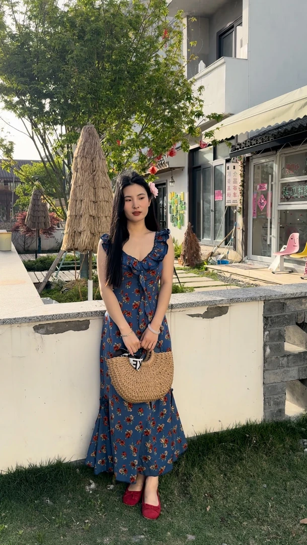 法式度假蓝色复古碎花无袖夏季显瘦印花收腰背心连衣裙2025新款