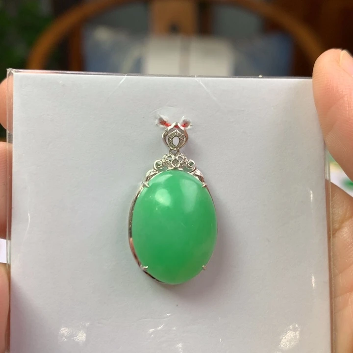 翡翠18K金镶嵌颈饰翡翠吊坠