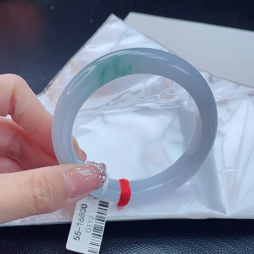 翡翠手镯未镶嵌翡翠