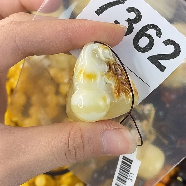 蜜蜡未镶嵌珠宝奇石