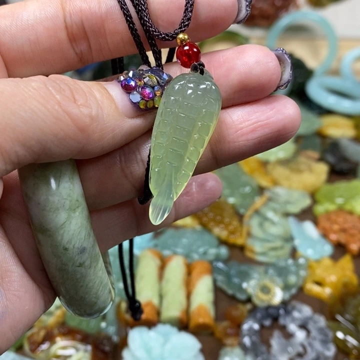 蛇纹石玉吊坠未镶嵌