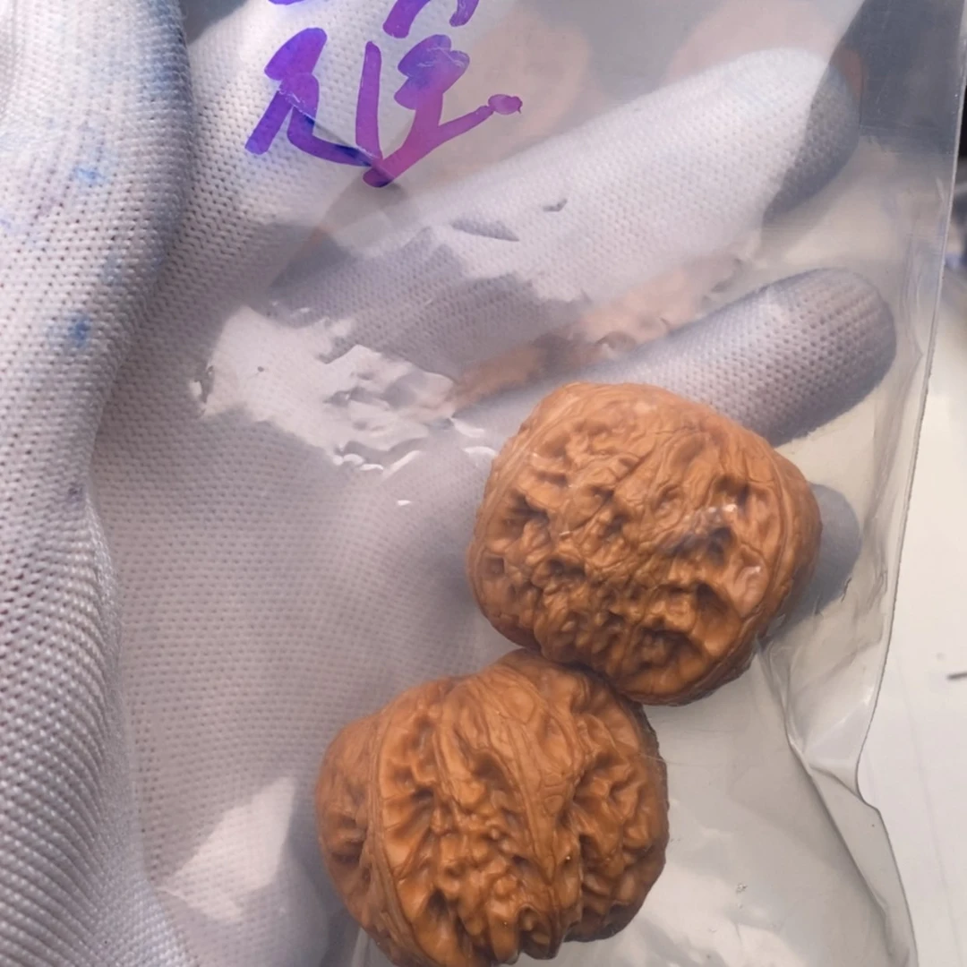 【闪购商品】文玩核桃吊坠?**迈元宝