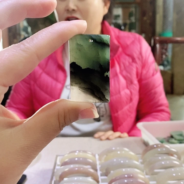 密玉（石英质玉）颈饰未镶嵌