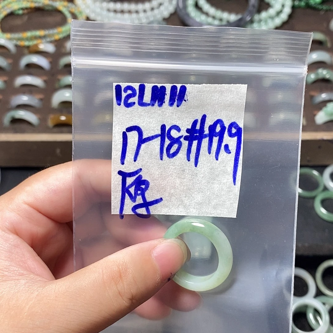 未镶嵌定制翡翠卍****卍