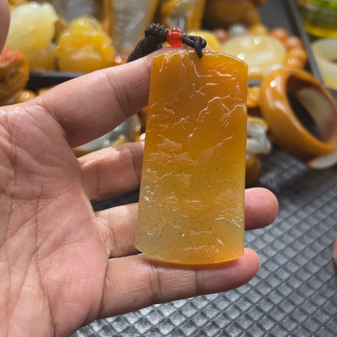 颈饰未镶嵌石英质玉