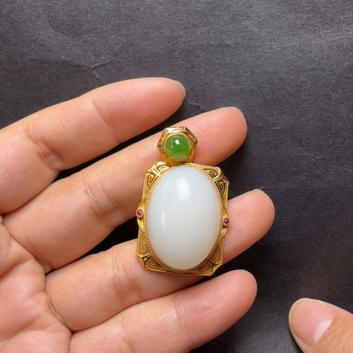 和田玉18K金镶嵌颈饰