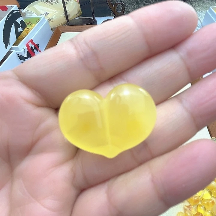 未镶嵌蜜蜡裸石屁桃