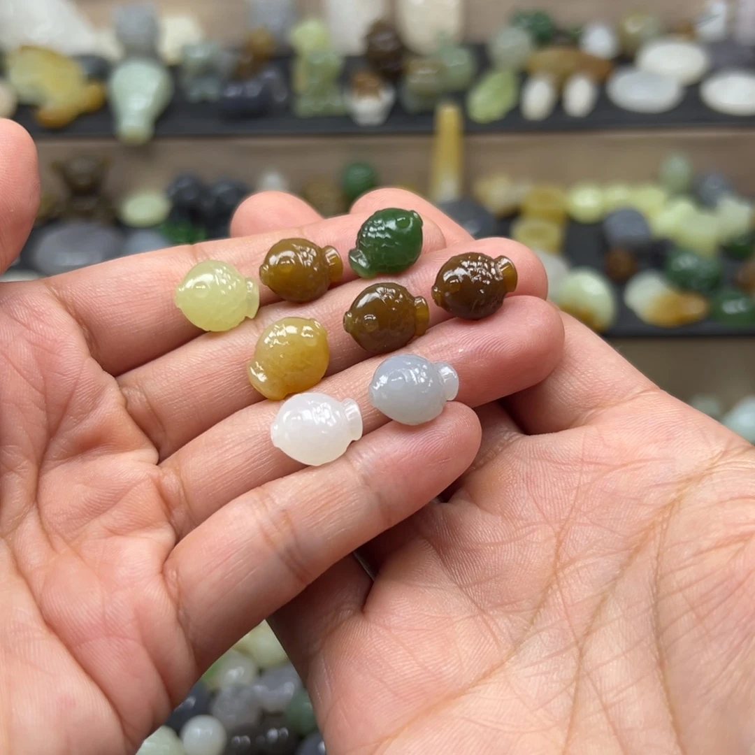 和田玉未镶嵌颈饰多样性发其一