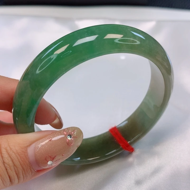 翡翠手镯未镶嵌56圈