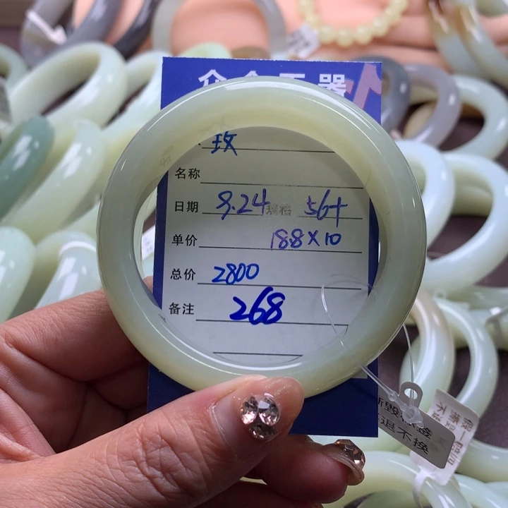 *****未镶嵌手镯和田玉