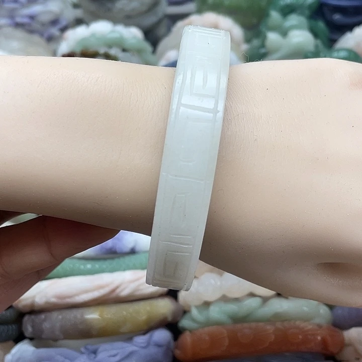 未镶嵌手镯石英岩玉