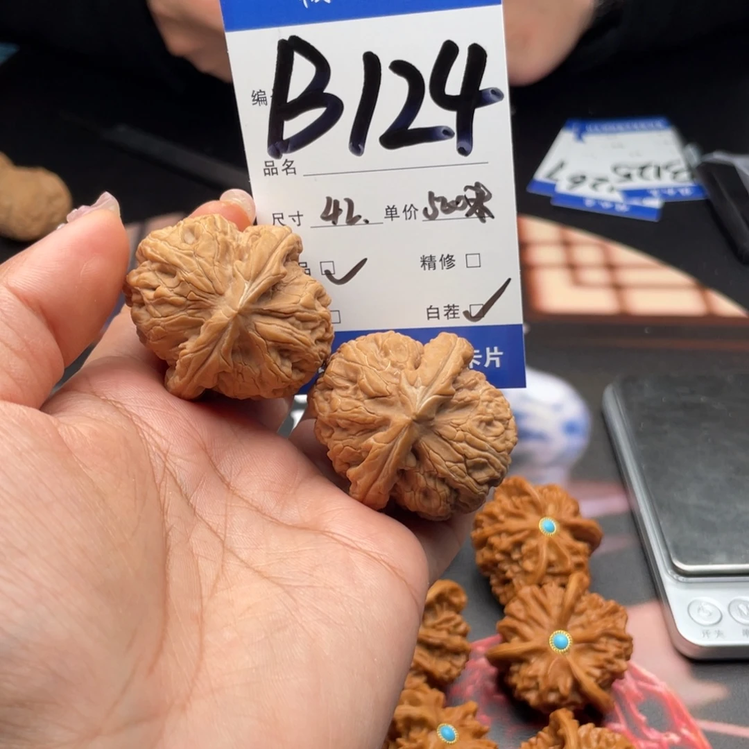 C***人文玩核桃把件42尺寸红锦鲤