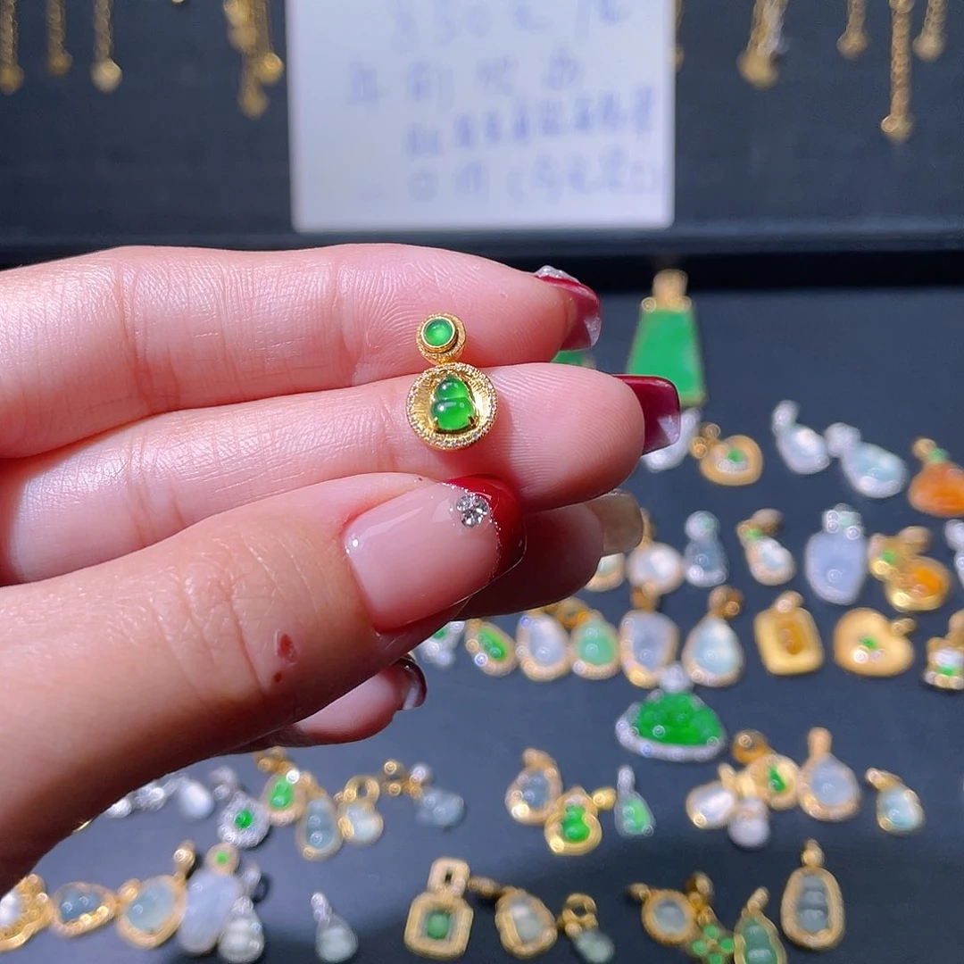 翡翠颈饰18K金镶嵌吊坠