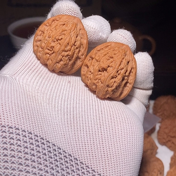 文玩核桃手把件密纹